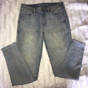 Light Wash High Rise American Eagle Jeans